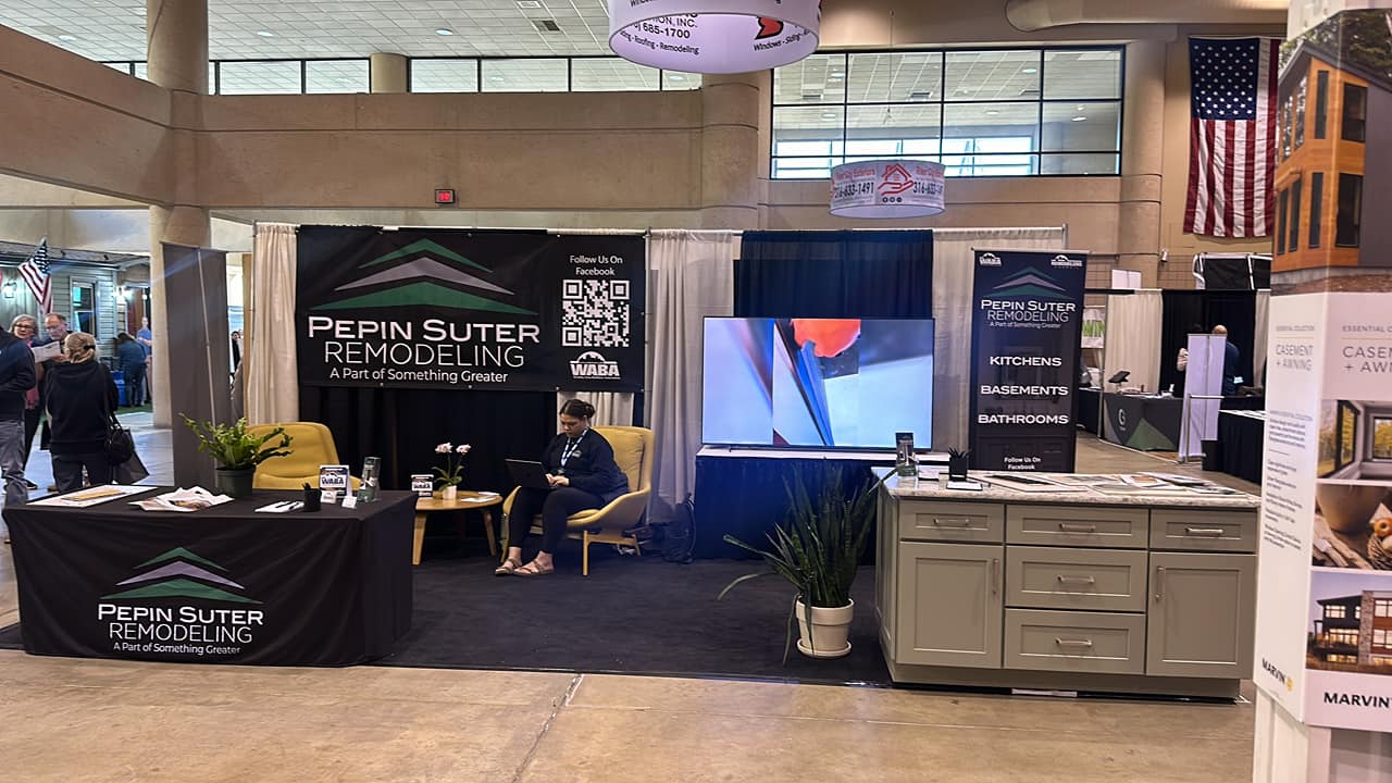 Pepin Suter at a conference, logos and set up